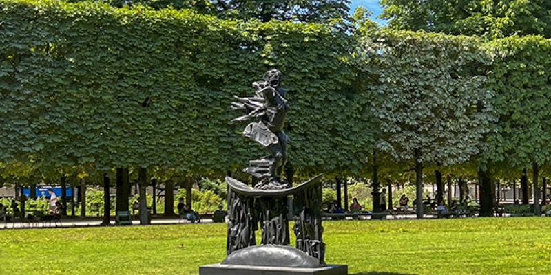 Barbara Chase-Riboud's Africa Rising II at the Tuileries Garden